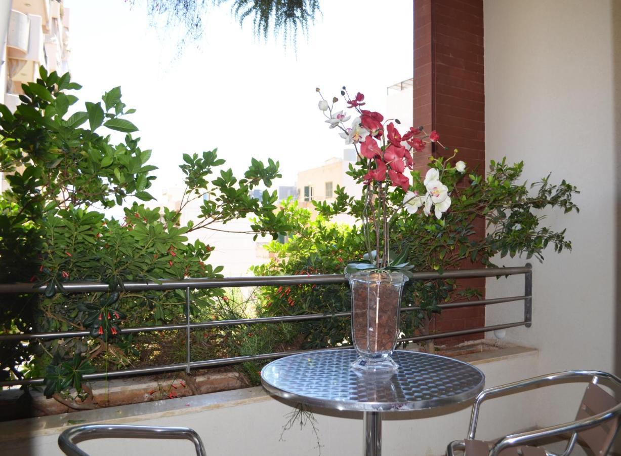 Nest 1 Hotel Beirut Exteriör bild